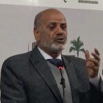 فن القصة يشبه ألعاب الخفة، فالخاتمة الصادمة والمفاجئة لأفق توقع القارئ تجعله مندهشا من الكيفية التي استطاع بها القاص اقتناص حدث ما من نهر الحياة، وتسريده من جديد بأسلوب يسمح للقارئ أن يستحم بماء النهر مرتين، هذه الخفة في فن القص تجدها في مجموعة «على قاعرة الحواديت» للدكتور طه هنداوي والصادرة عن دار النيل والفرات